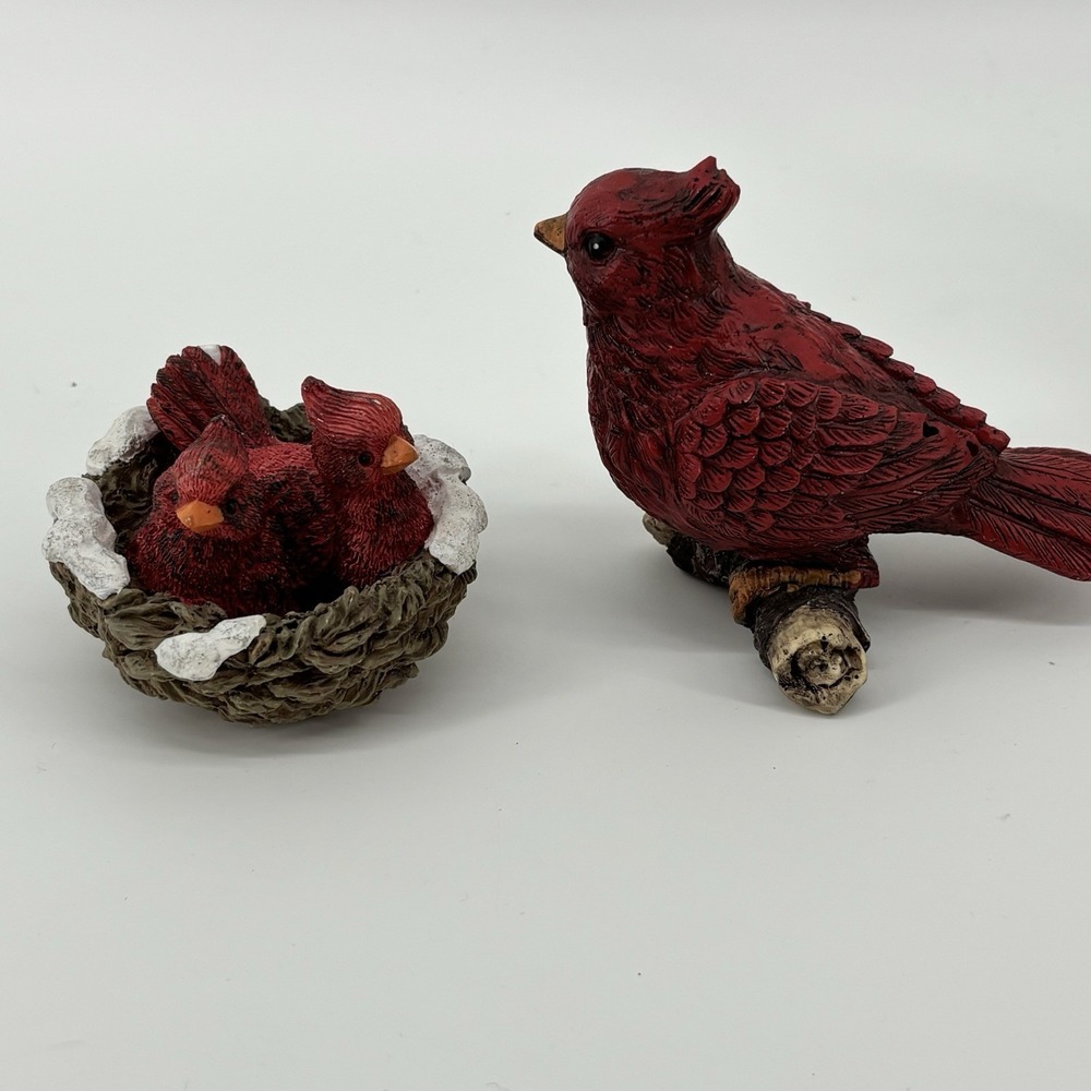 2 Cardinal Figurines Resin‎ 2 Babies On Snowy Nest And One On Branches Decor
